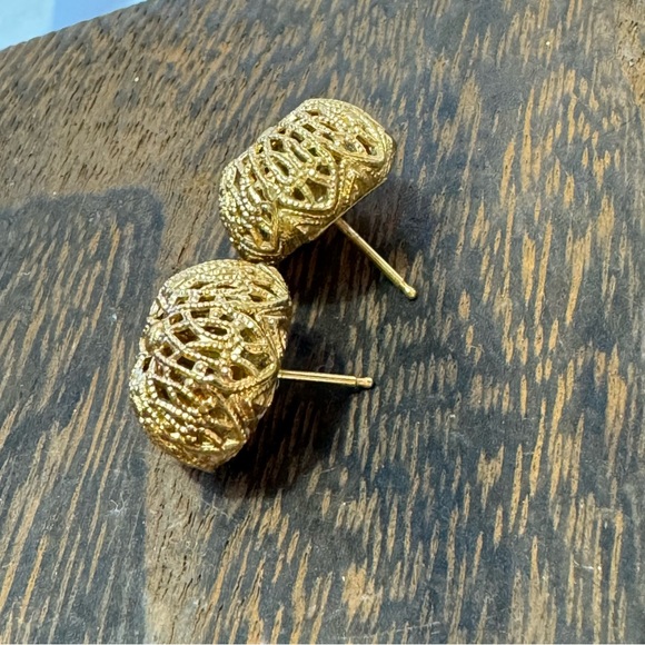 Monet gold tone puffy filigree button stud earrings signed - Picture 6 of 9
